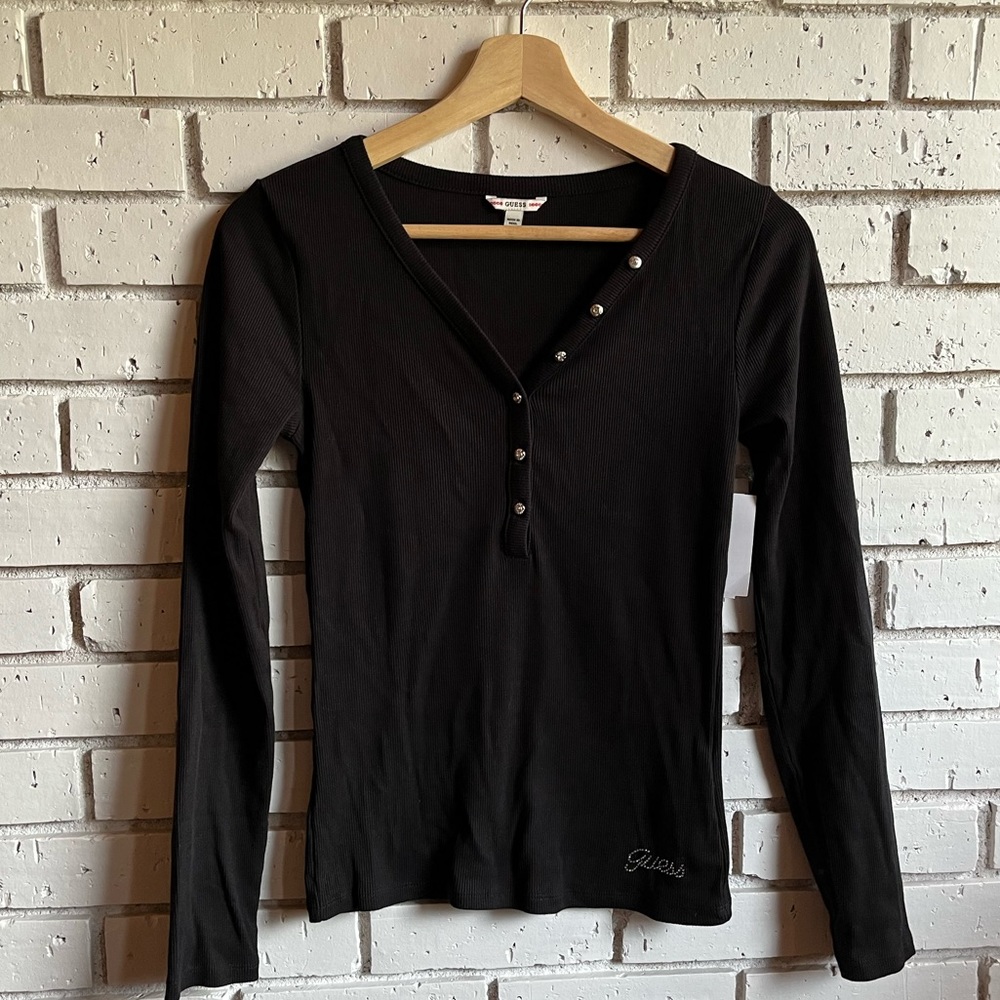 Guess V neck t shirt (used)